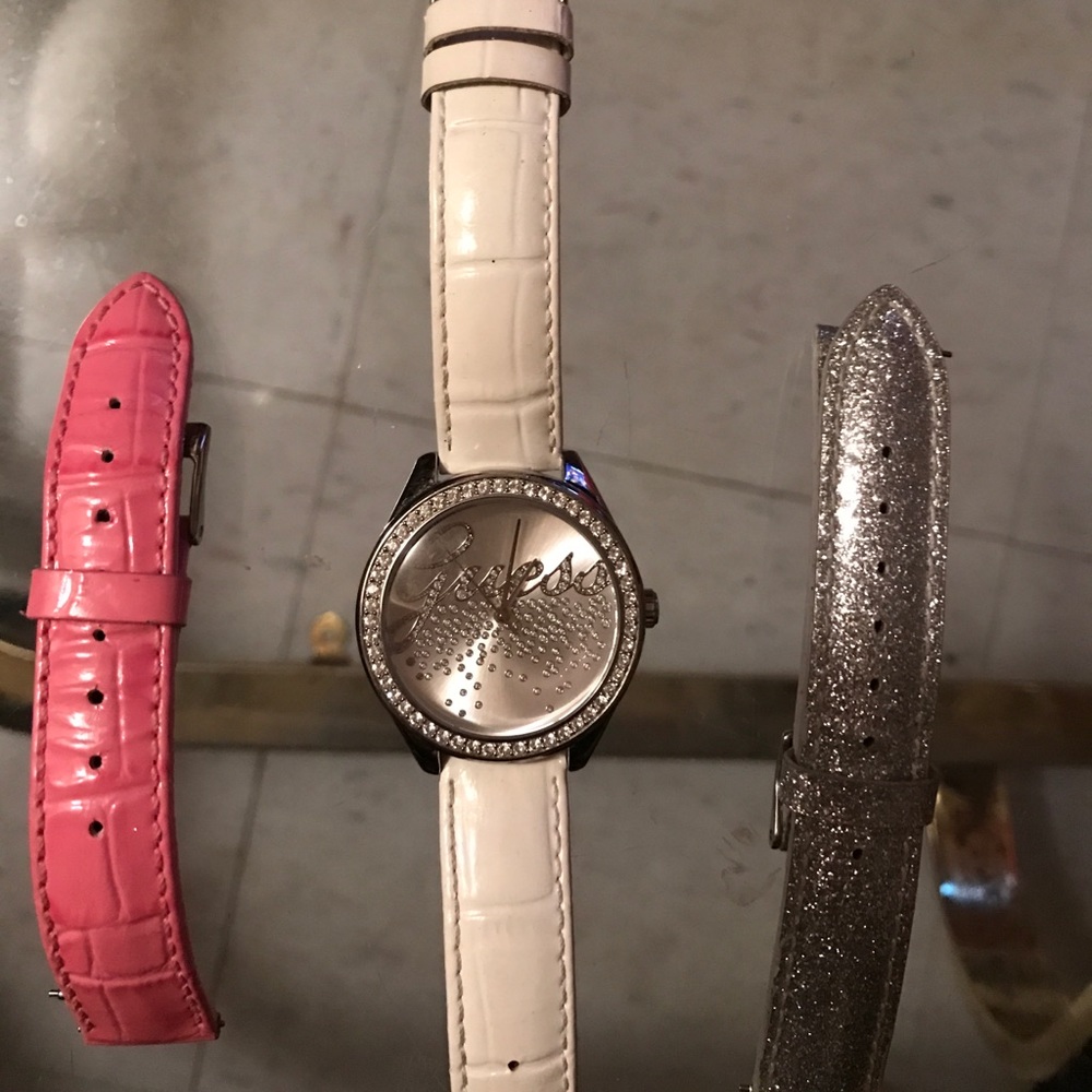 Guess watch with 3 watch bands - Picture 2 of 3