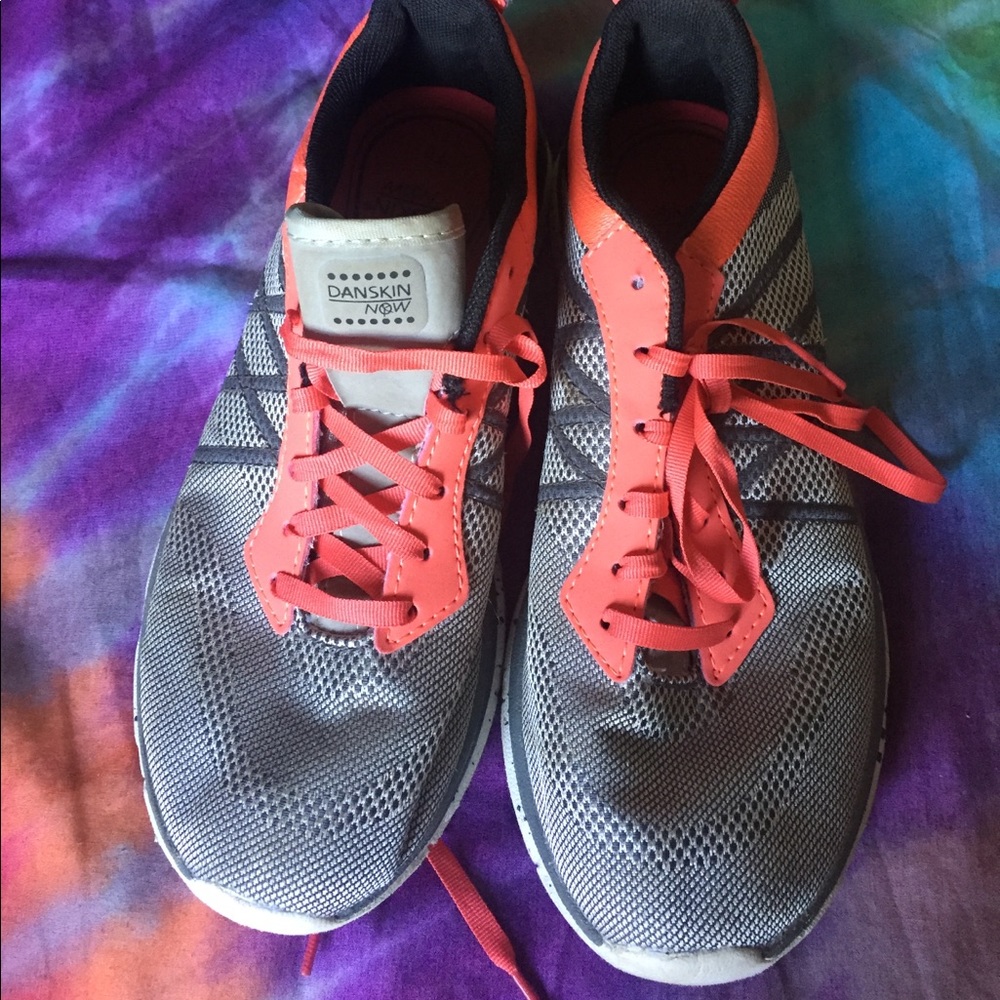 coral athletic shoes