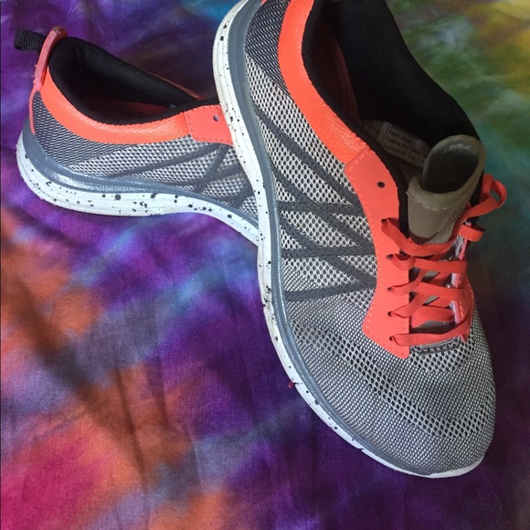 coral athletic shoes - Picture 2 of 3
