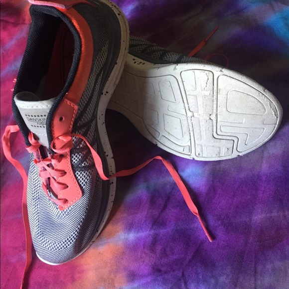 coral athletic shoes - Picture 3 of 3