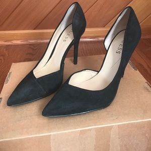 Black Suede Guess Heels. Size 7 1/2. 🎱