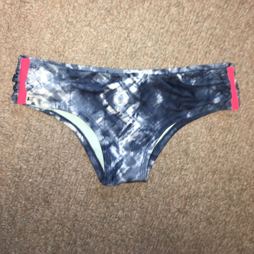 Nike cheeky bikini bottom