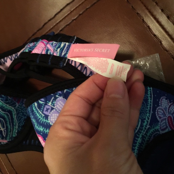 NWT Victoria Secret Hawaiian floral bikini - Picture 3 of 4