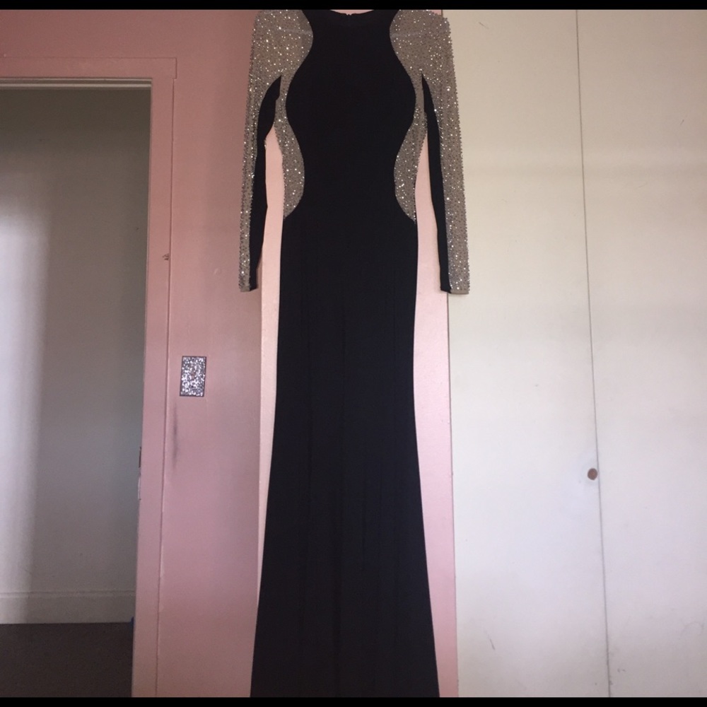 Escape! Evening gown!