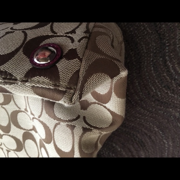 Coach Purse. Euc. Berry and signature khaki. - Picture 3 of 7