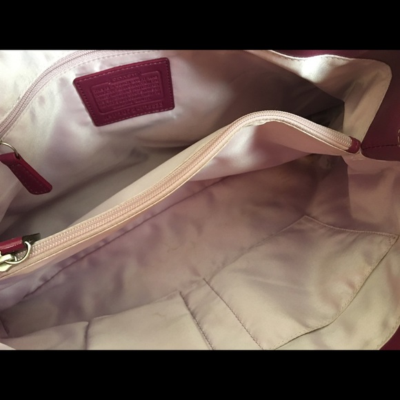 Coach Purse. Euc. Berry and signature khaki. - Picture 5 of 7