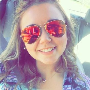 Meet your Posher, Maegan