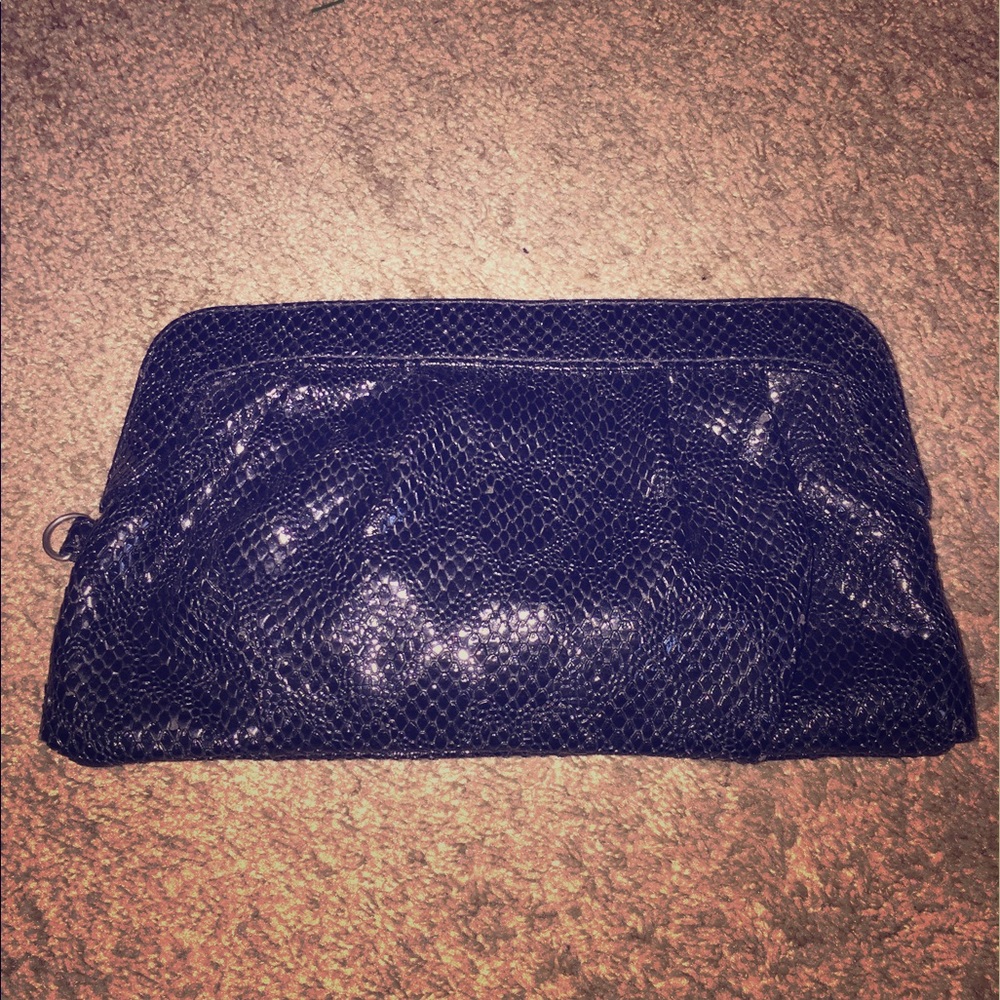 Super cute black clutch!