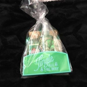 Bath and body works travel set.