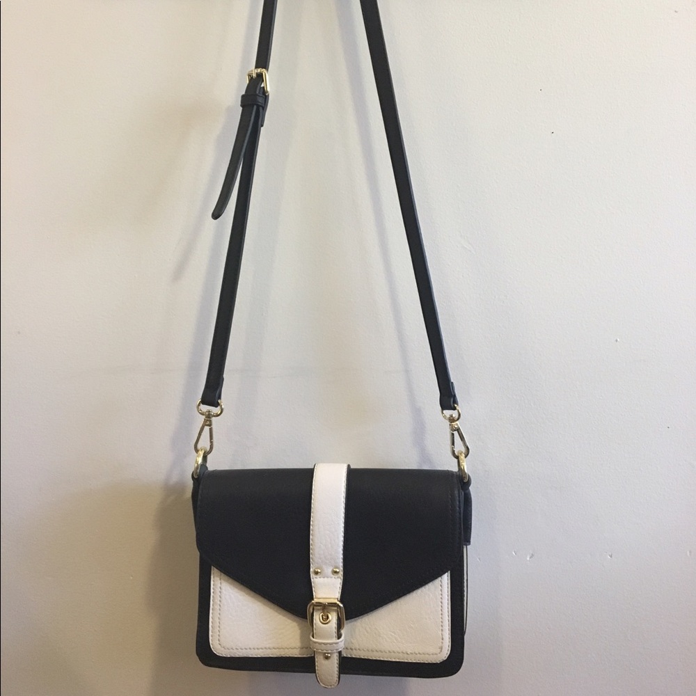 Charming Charlie Black & White Crossbody