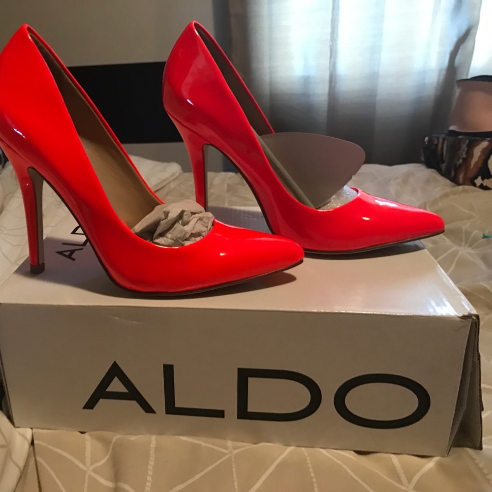 Fluorescent orange heels. Summer time Fly