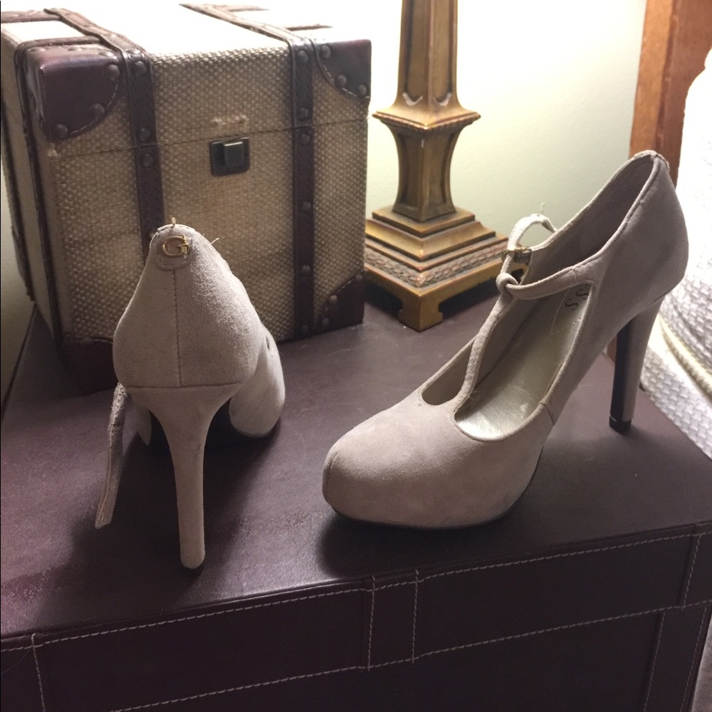 Guess pumps