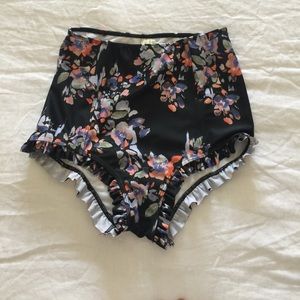 Kortni Jeane bottoms Small