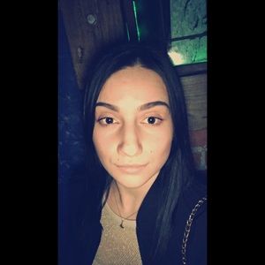 Meet your Posher, Violeta