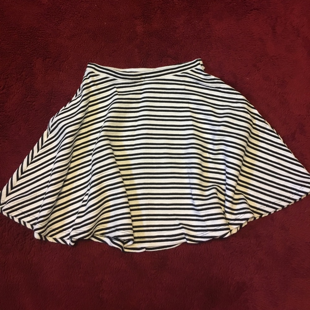 Black/white skirt