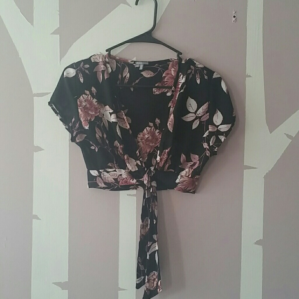 XS Charlotte Russe crop top / tie shirt NWOT
