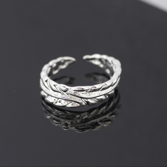 🌴SALE🌴 🆕 .925 Sterling Silver Leaf Toe Ring - Picture 3 of 5