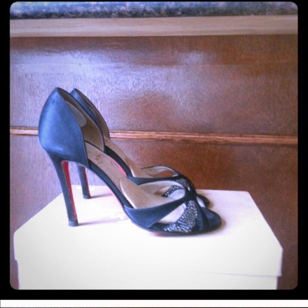 💯 Authentic Black Christian Louboutin Shoes