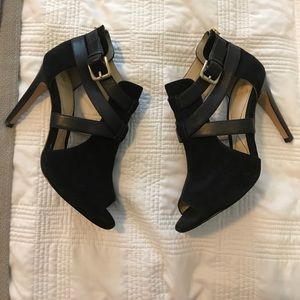 Isolaz black heels size 9