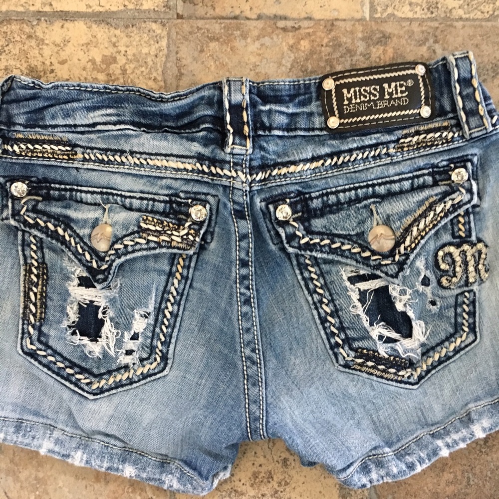 Miss me shorts -selling as size 25 Labels says 27