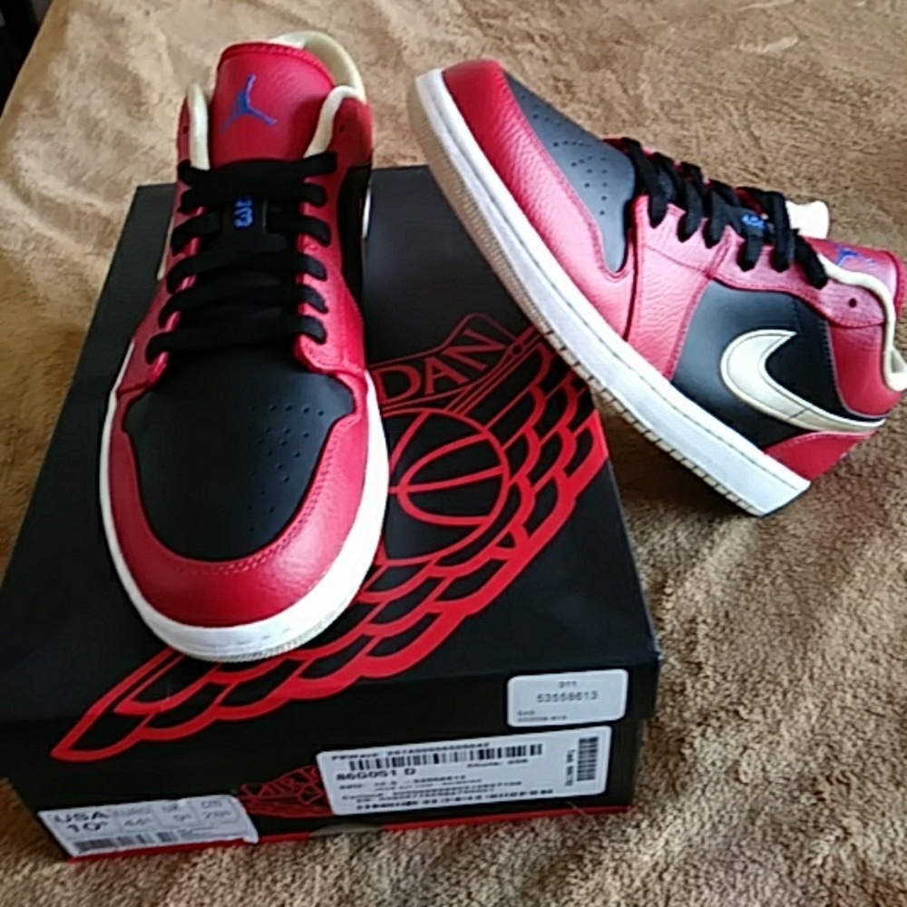 Nike Jordan's men's size 10.5 red black and gold