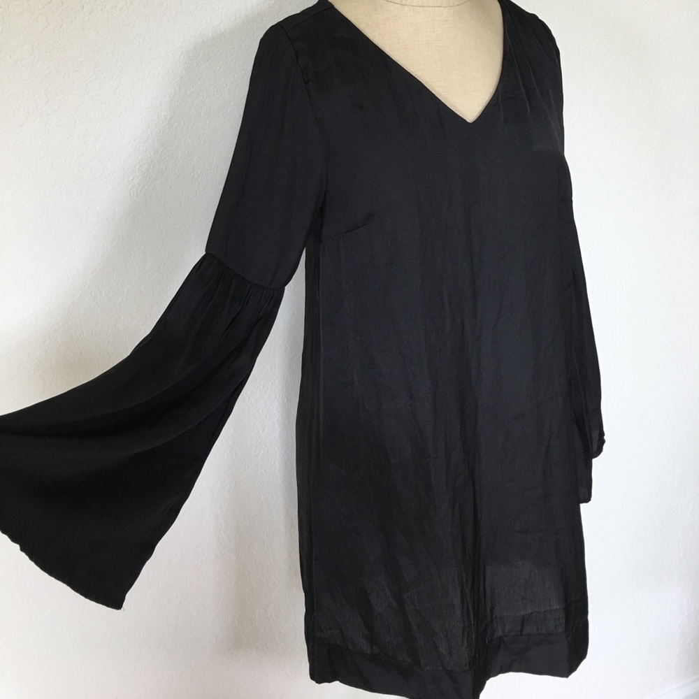 NWT MINKPINK bell sleeve dress