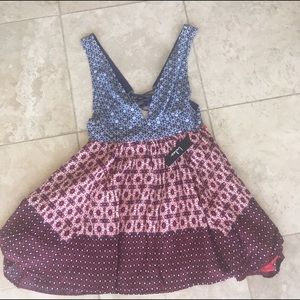 Low v neck , lace up open back , flowy dress