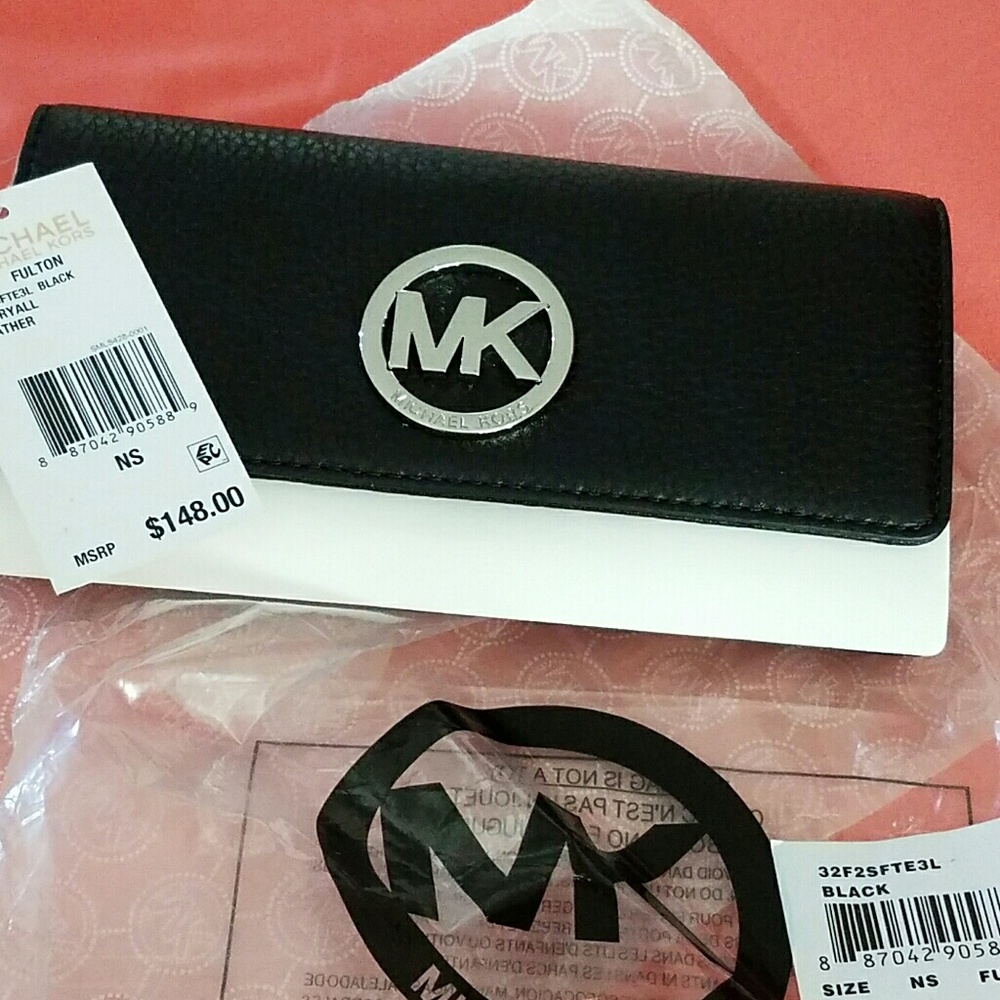 🎵SOLD🎵MK Fulton leather wallet