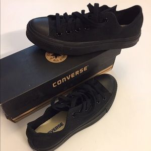 Converse Black
