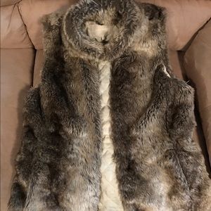 BANANA REPUBLIC FAUX FUR VEST NWOT