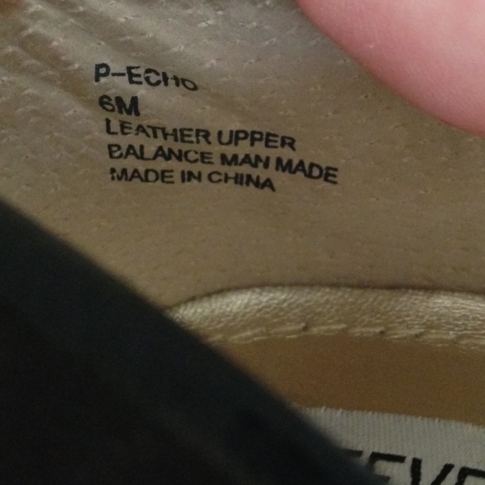 SOLD Steve Madden black  pumps with gold detail - Picture 3 of 4