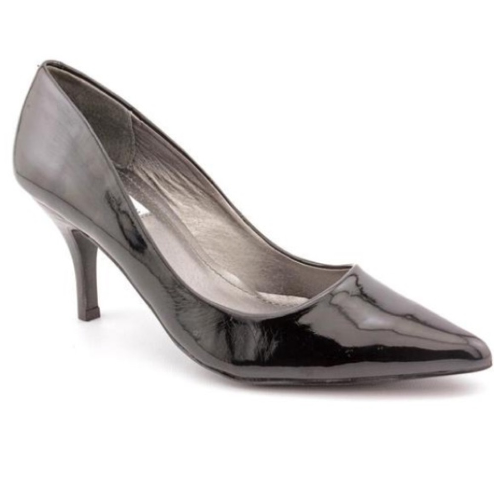 SOLD Steve Madden black  pumps with gold detail - Picture 4 of 4