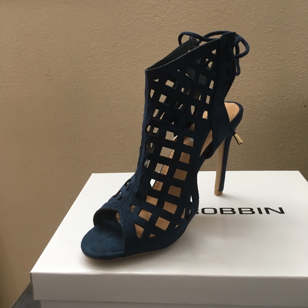 Heels - Picture 2 of 4