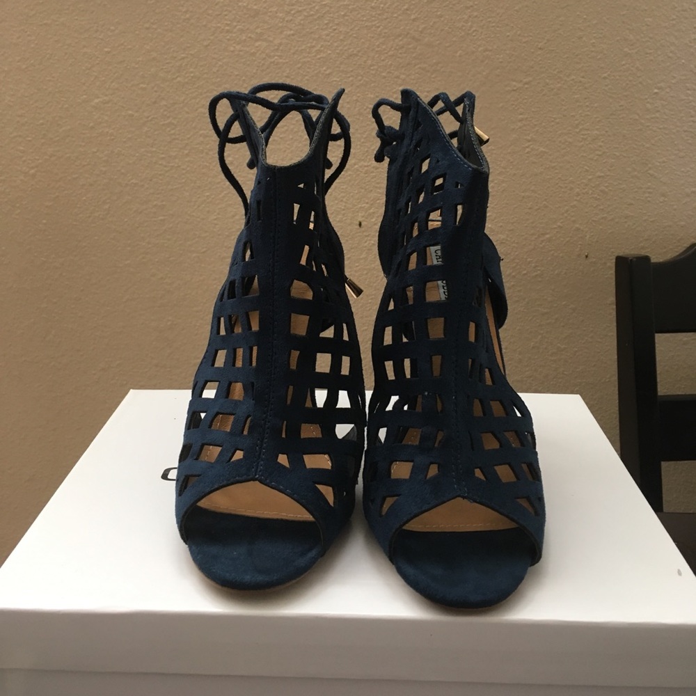 Heels - Picture 3 of 4