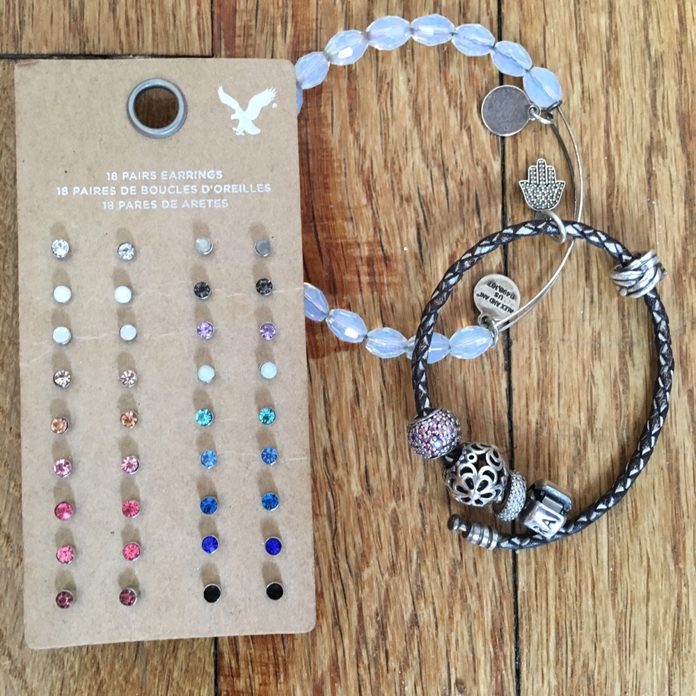 18 Pairs of Stud Earrings