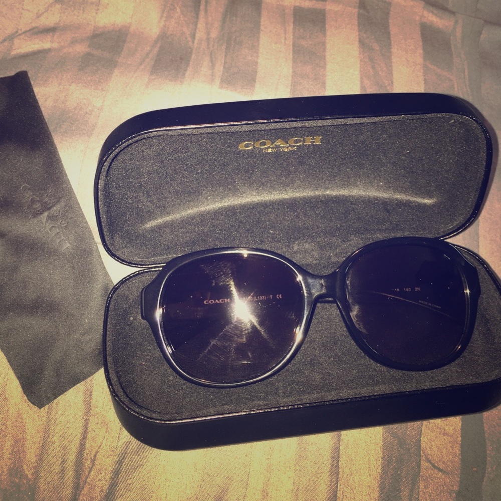 Coach Sunglasses w/Case and Cleansing Cloth - Picture 1 of 4