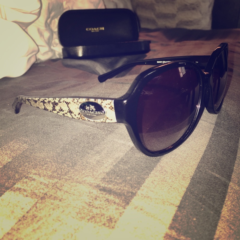 Coach Sunglasses w/Case and Cleansing Cloth - Picture 2 of 4