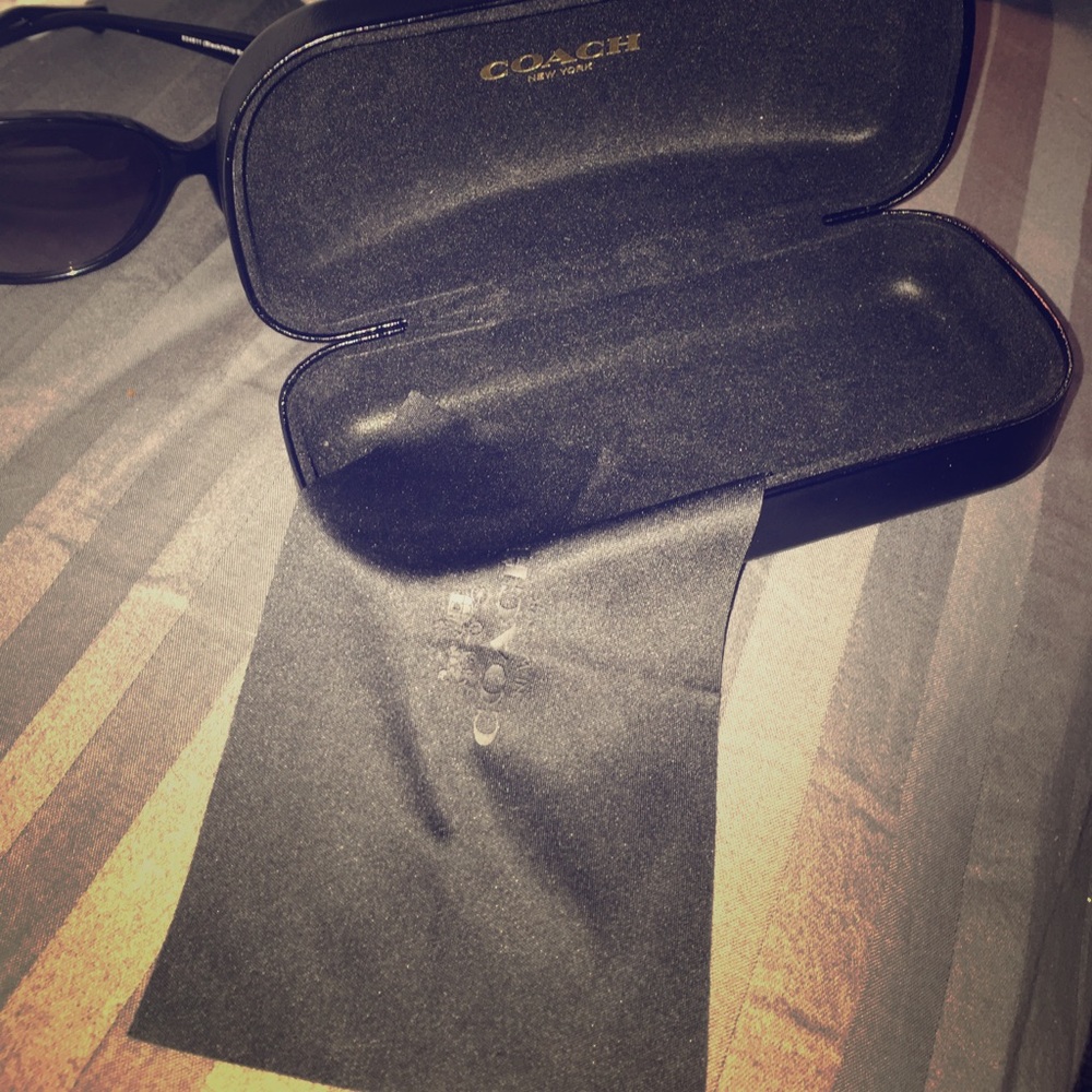 Coach Sunglasses w/Case and Cleansing Cloth - Picture 3 of 4