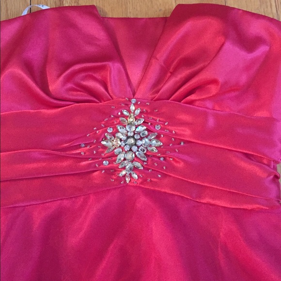 Red strapless prom dress - Picture 2 of 7