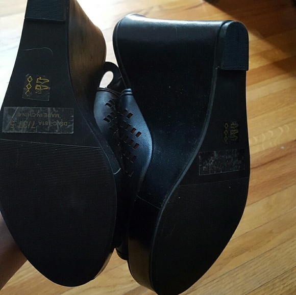 **SOLD**NEW NEVER WORN CHINESE LAUNDRY SHOES - Picture 6 of 8
