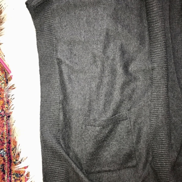 Quarter sleeve grey cardigan - Picture 2 of 2