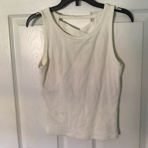 Super cute American eagle top - Picture 2 of 2