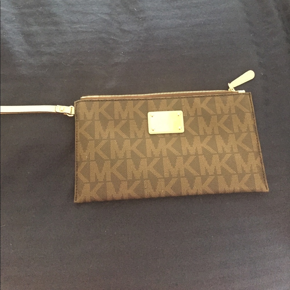 Michael Kors large wristlet