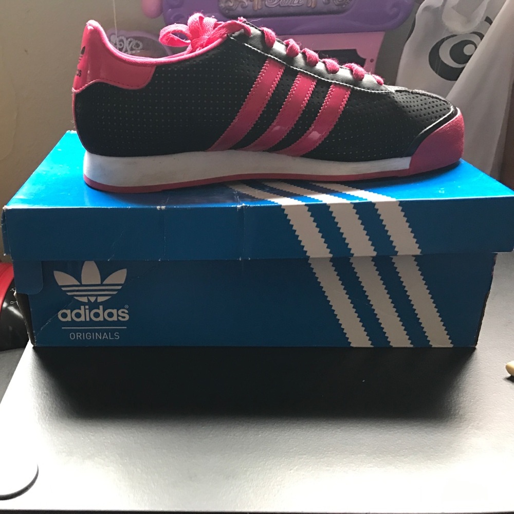 Size 9 Adidas Samos