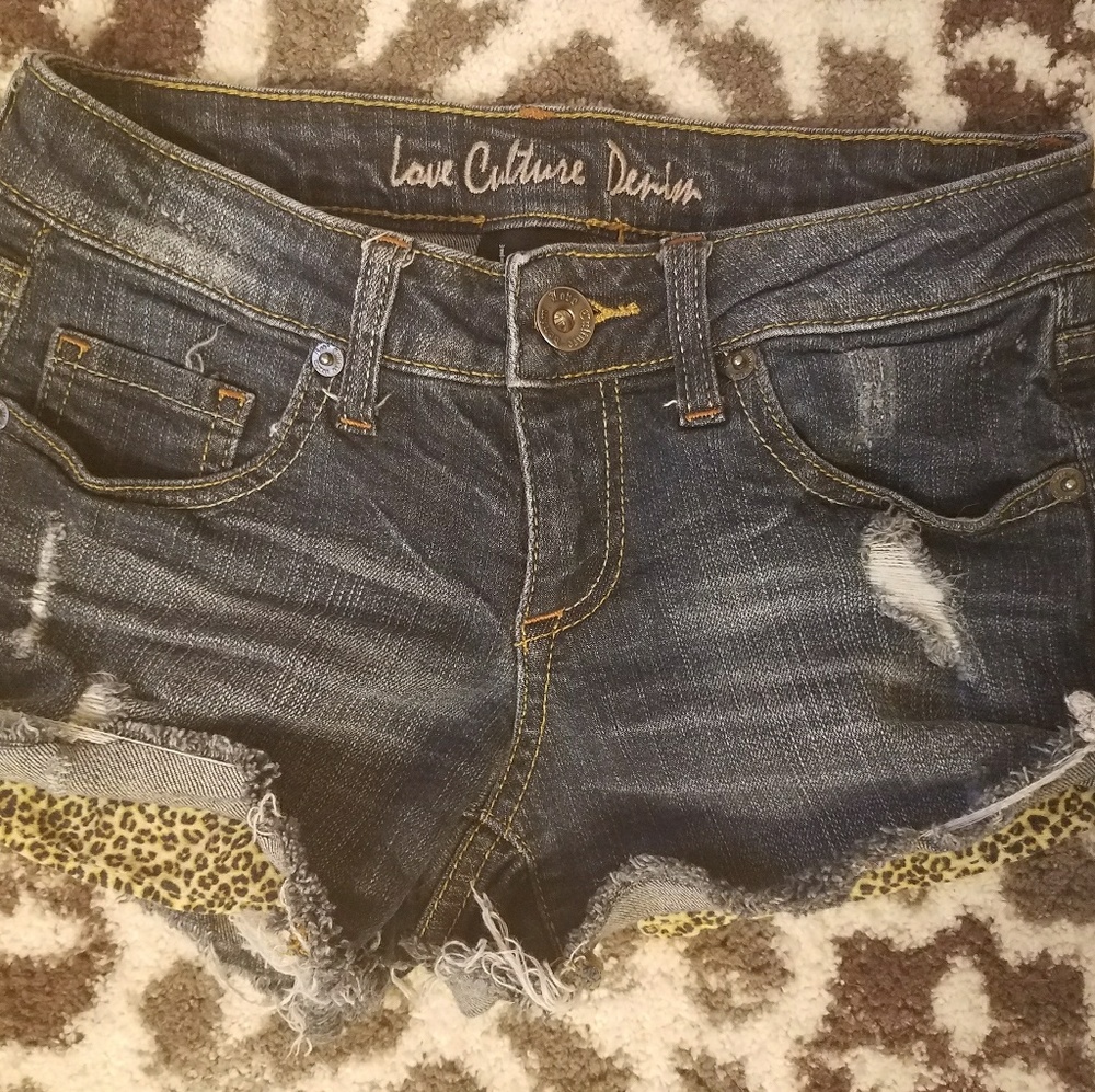 🌿LOVE CULTURE DENIM SHORTS