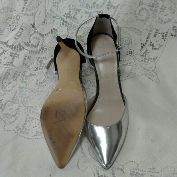 BANANA REPUBLIC "GIANA" ANKLE STRAP PUMPS - Picture 5 of 5