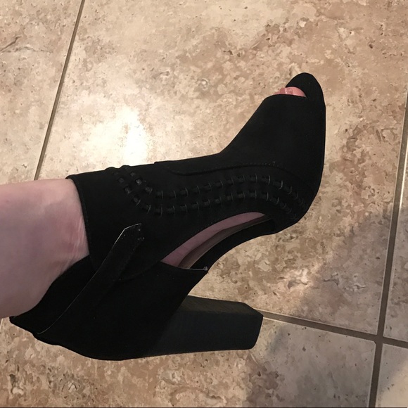 NIB Suede Cutout Booties - Picture 3 of 4