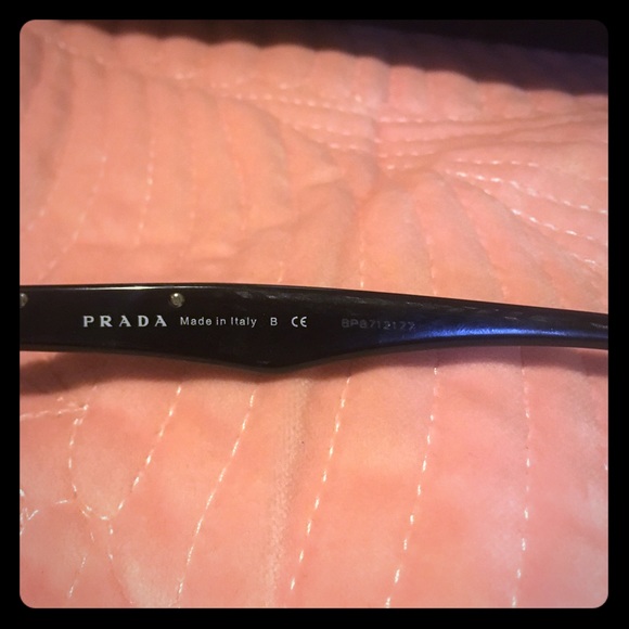 Authentic Prada eyeglasses 👓 - Picture 4 of 6