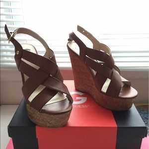 G by guess wedge