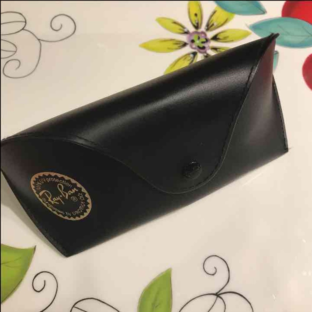 Ray-Ban Case